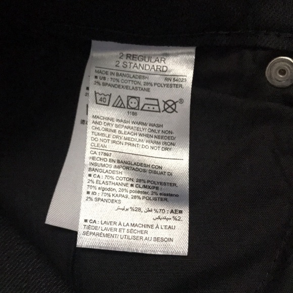 Old Navy Black Curvy Mid-Rise Jeans. Size 2 Regular. Never worn. - Picture 4 of 4